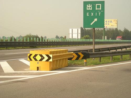 临湘导向防撞垫